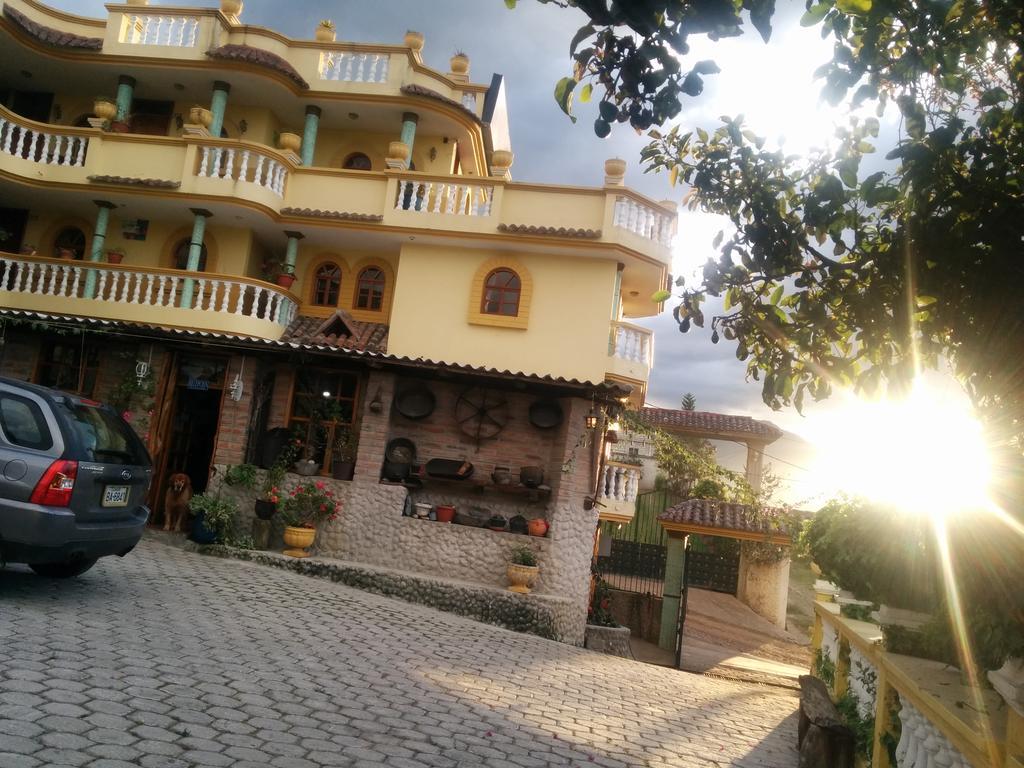 Hostal Curinan اوتابالو المظهر الخارجي الصورة